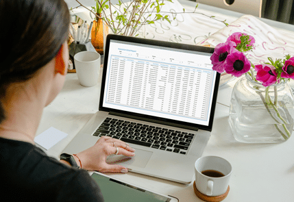 Contact Center Agent working with a Customer