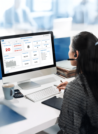Contact Center Agent chatting with a Customer